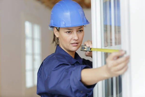 Workwoman Measuring Pvc Window — Stock Photo, Image