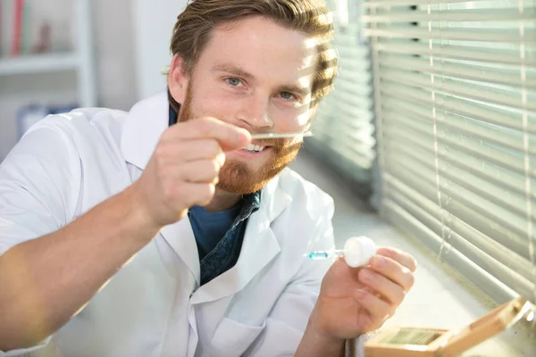 Laboratoriumonderzoekers Mens — Stockfoto