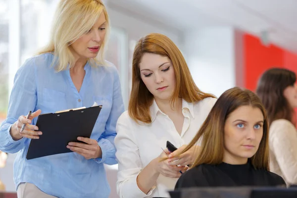 Hairdresser Taking Practical Exam — Stock Photo, Image