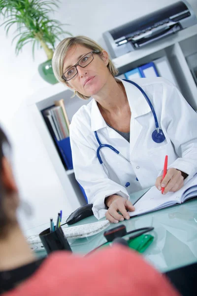 Medico Sesso Femminile Consultazione — Foto Stock