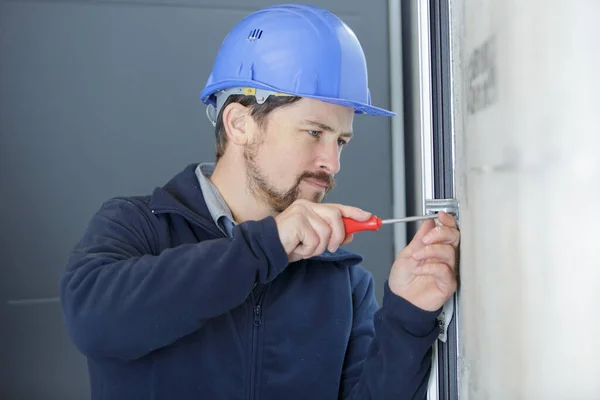 Electrician Working Fusebox — Stock Photo, Image