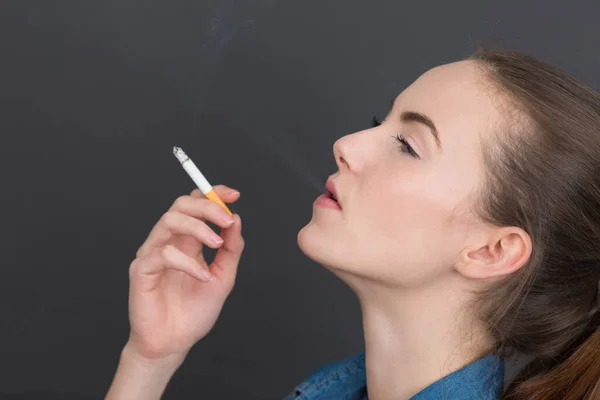 Portrait Girl Puffing Smoke — Stock Photo, Image