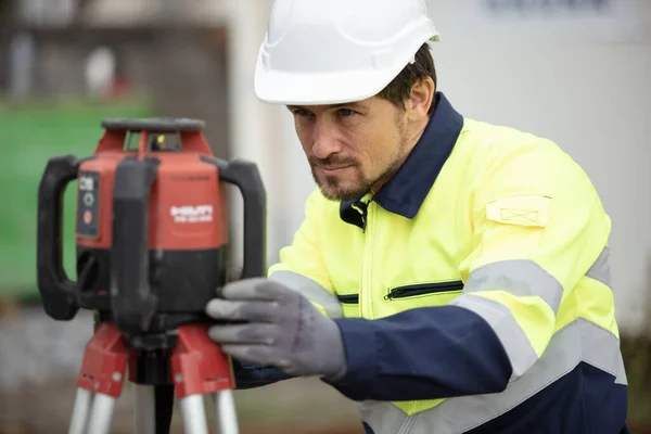 Arpenteur Installant Matériel Théodolite — Photo