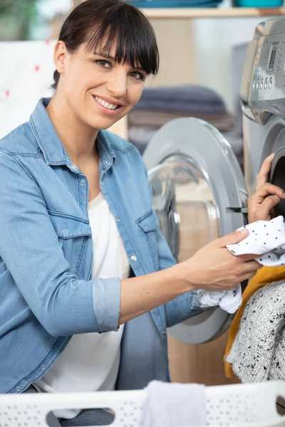 Woman Homemaker Operating Washing Machine — Stock Photo, Image