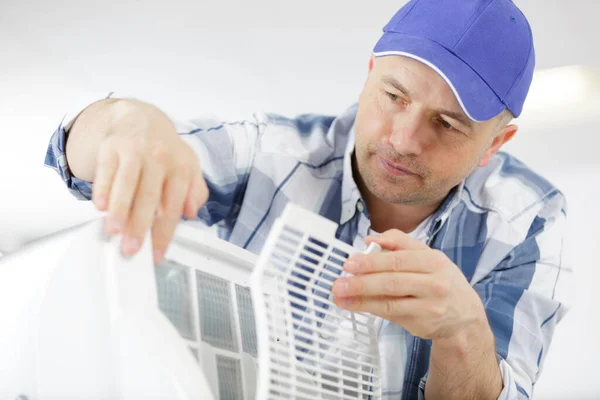 Vaststelling Onderhoud Van Airconditioningsysteem — Stockfoto