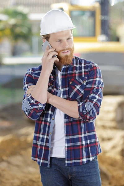 Trabajador Sitio Construcción Hablando Por Teléfono —  Fotos de Stock