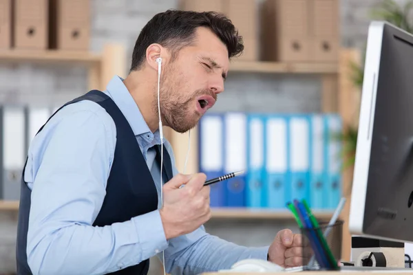 Cheerful Man Listening Music Using Computer Modern Office — Stock Fotó