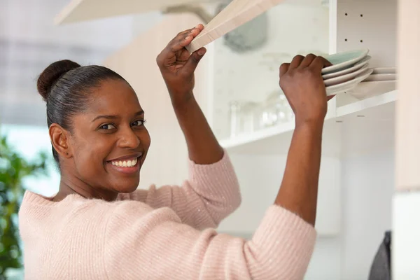 Beautiful Young Woman Washing Dishes Home — Stockfoto
