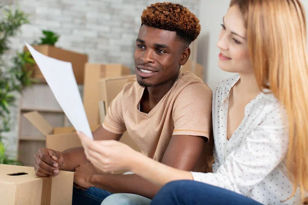 Young Couple Moving New House — Stock Photo, Image
