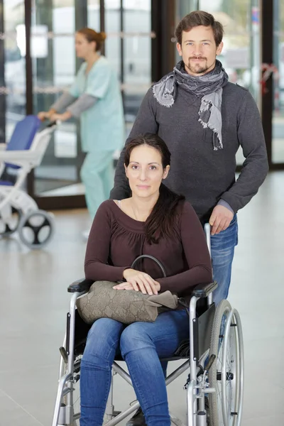 Female Patient Wheelchair Arriving Hospital — Stock Photo, Image