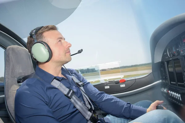 Homme Dans Cockpit Des Avions — Photo