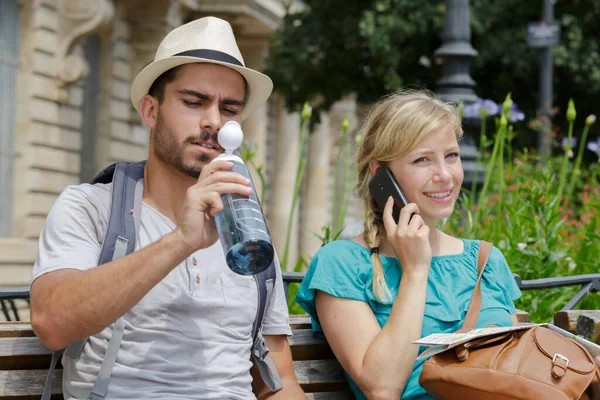 Young Couple Traveler Having Break — Foto de Stock