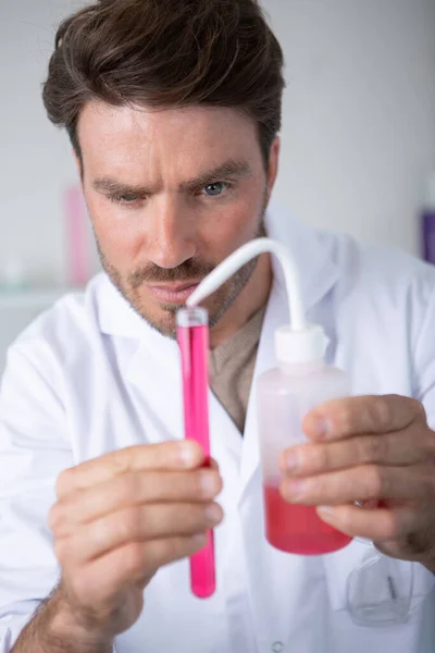 Experimento Teste Cientistas Sexo Masculino Laboratório Ciências — Fotografia de Stock