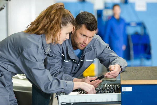 Mechanic Showing Young Female Apprentice Tool Drawer —  Fotos de Stock