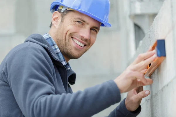 Attraktiver Und Selbstbewusster Konstrukteur Schreiner — Stockfoto