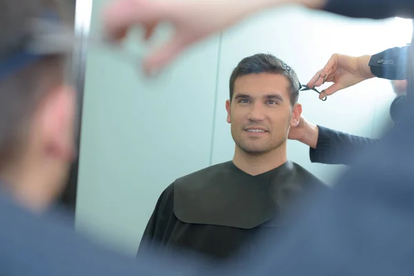 Handsome Man Smiling While Having His Hair Cut — Stock Photo, Image