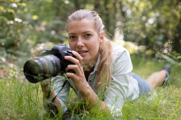 Fotografo Professionista Femminile Natura — Foto Stock