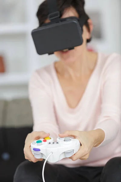 Feminino Virtual Realidade Gamer Jogar Casa — Fotografia de Stock