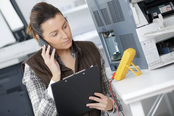 Checking Voltage Device — Fotografia de Stock