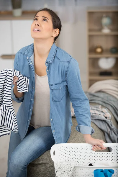 Woman Doing Laundry Looking Despair — Stock Photo, Image