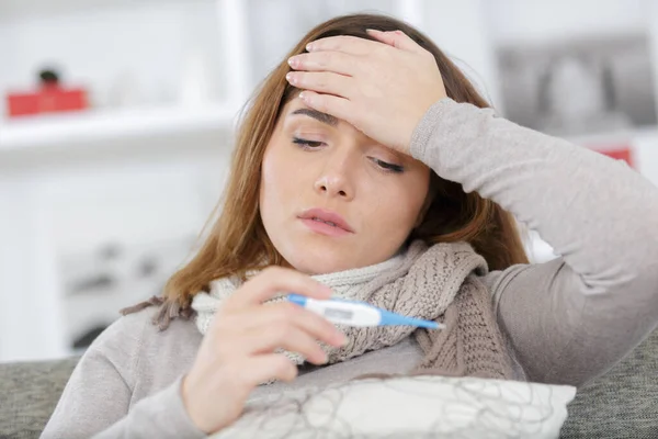 Woman Very Sick — Stockfoto