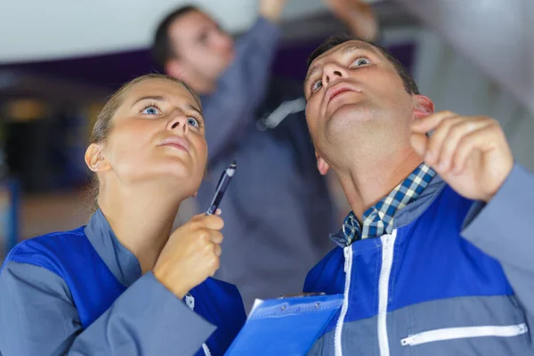 Teknisk Förberedelse Inför Nästa Flygning — Stockfoto