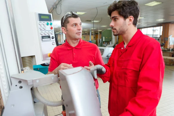 Industrial Workers Having Conversation —  Fotos de Stock