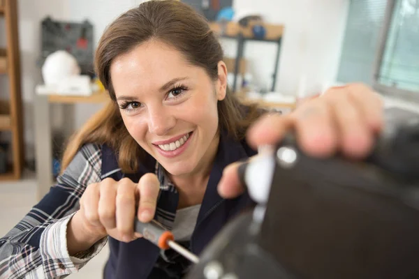 Female Printer Technician Holding Screwdriver — Zdjęcie stockowe