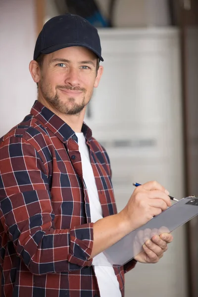 Smiling Contractor Writing Clipboard — Photo