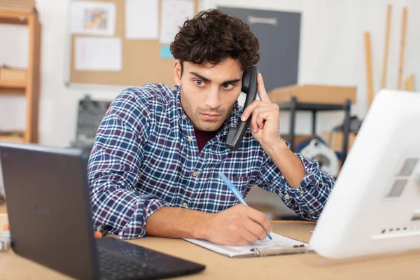 Casual Businessman Working Desk Using Phone Laptop — 图库照片