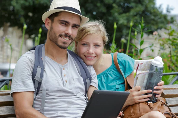 Couple Looking Tablet Sitting Bench — 스톡 사진