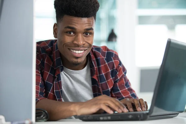 Photography Young Happy Man Using Laptop — 图库照片