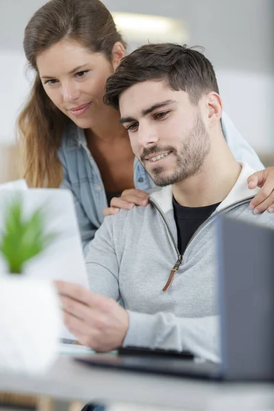 Cheerful Young Couple Calculating Bills Home — Stock Photo, Image