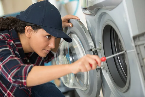 Woman Using Screwdriver Fixing Washing Machine — Stock fotografie