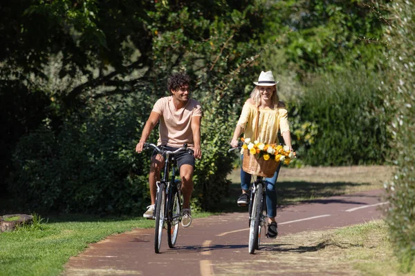 Active Couple Biking Cycle Route — Stock Photo, Image