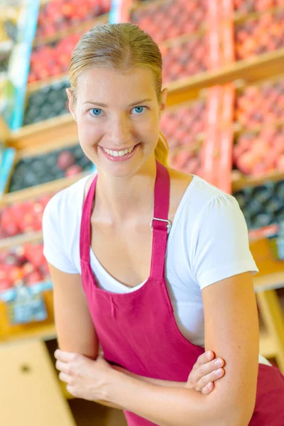 Smiling Shop Assistant Grocery Store — Fotografia de Stock