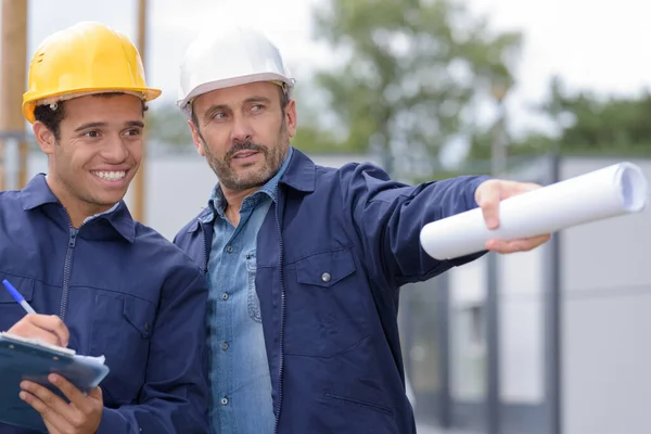 Builders Helmets Pointing Outdoors — Stockfoto