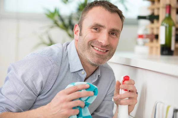 Man Spray Cleaner Home — Foto Stock