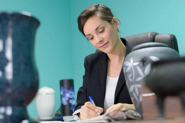 Female Funeral Director Working Her Office — Stock Photo, Image