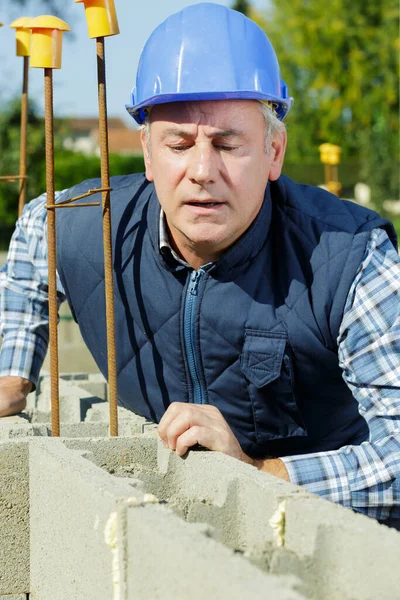 Working Outdoors Cement Wall — Stockfoto