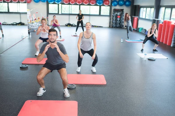 People Working Out Out Squats Gym Club — Foto de Stock