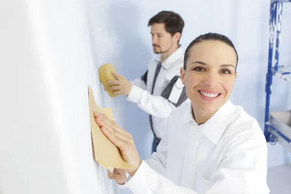 Happy Woman Grinding Wall — Foto de Stock