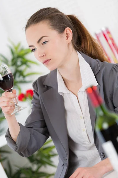 Girl Looking Wine Glass — Stok fotoğraf