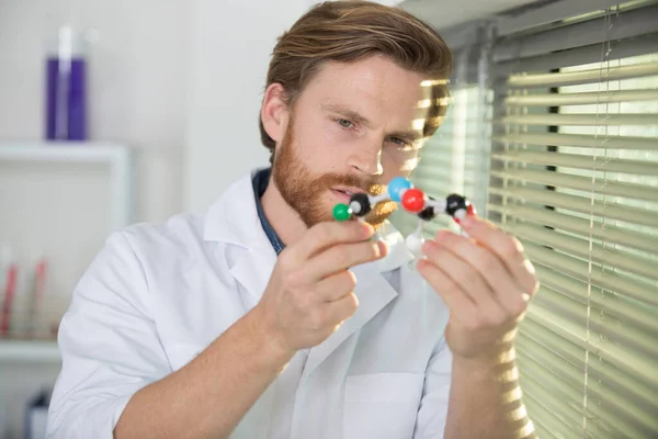 University Student Examining Molecular Structure Some Chemical — Stockfoto