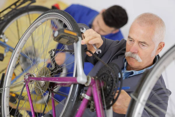 Portrait Senior Bicycle Repair Shop Owner — Stock fotografie