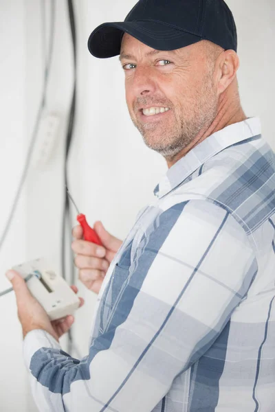 Senior Electrician Holding Screwdriver — 图库照片