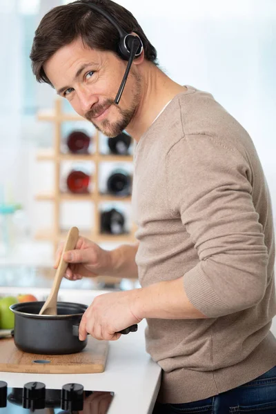 Asian Chef Cooking Food Phone — Stockfoto