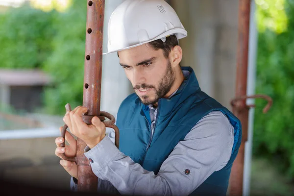 Male Builder Checking Pipes State — Fotografia de Stock