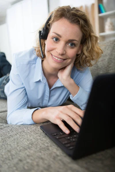 Happy Casual Beautiful Woman Working Laptop Home — Stockfoto