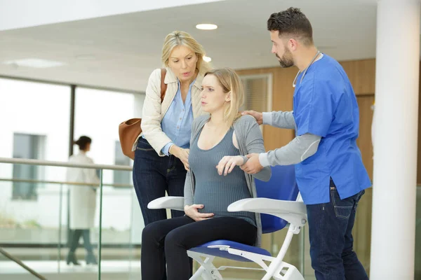 Pregnant Woman Pain Sitting Wheelchair — Stockfoto